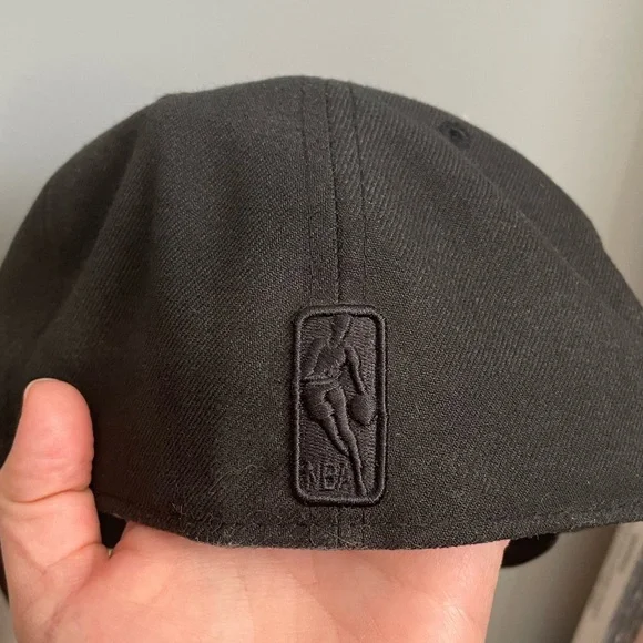 Limited edition New Era Raptors hat - Picture 3 of 6